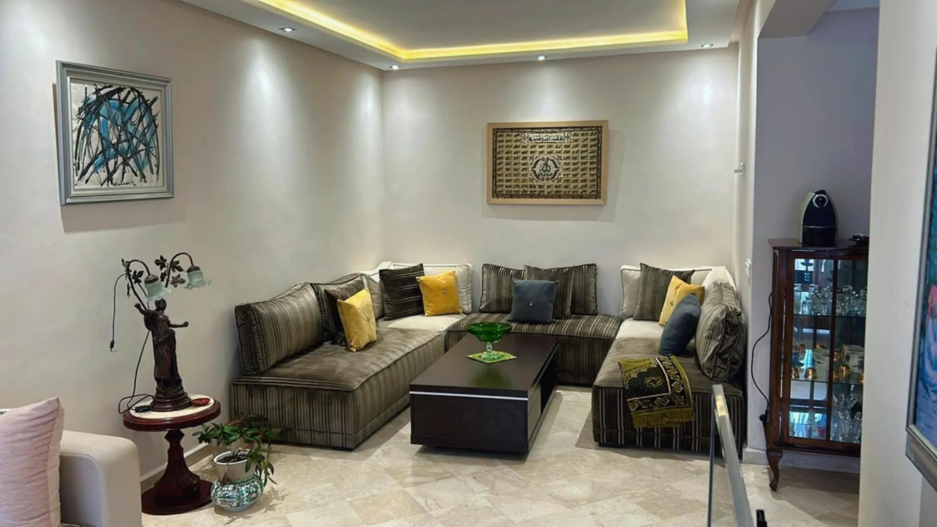 Appartement Spacieux Et Jovial Au Centre De Casablanca 0*,  Morocco